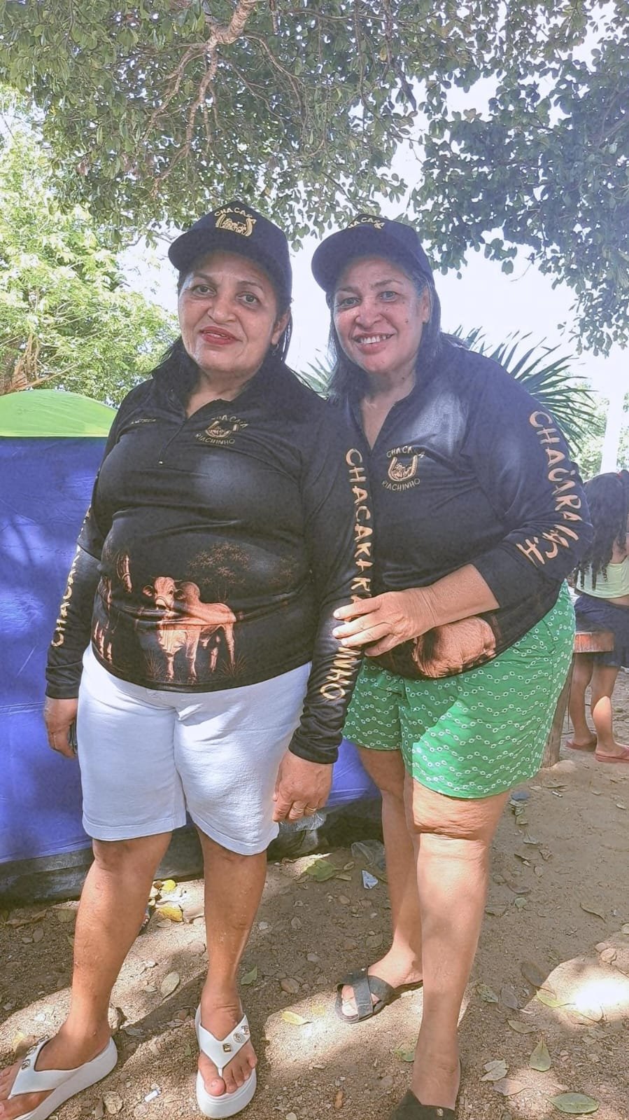 Cliente exibindo uniforme personalizado