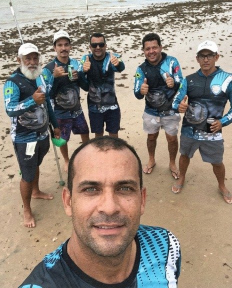 Cliente satisfeito com uniforme personalizado